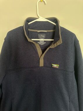 L.L. Bean Men's V-Neck Pullover Sweater Navy with Olive Trim